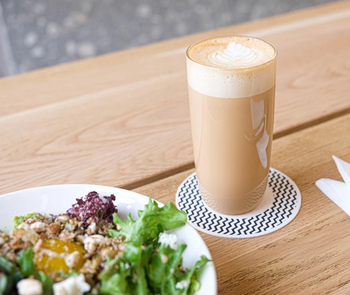 CHALO Prijswinnende Masala Chai Latte - Indische Vegan Chai - Zwarte Assam Thee - 25 Porties/ 300GR 6 CHALO Prijswinnende Masala Chai Latte - Indische Vegan Chai - Zwarte Assam Thee - 25 Porties/ 300GR - Afbeelding 4