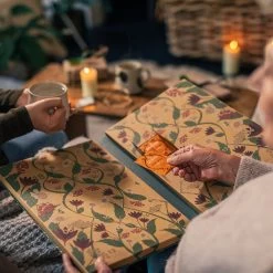 Pukka Thee Hardcover Biologische Kerst Adventskalender 2022, Perfect Als Kerstcadeau - 48 Zakjes - 1 Kalender -Eten En Drinken 1200x1200 50