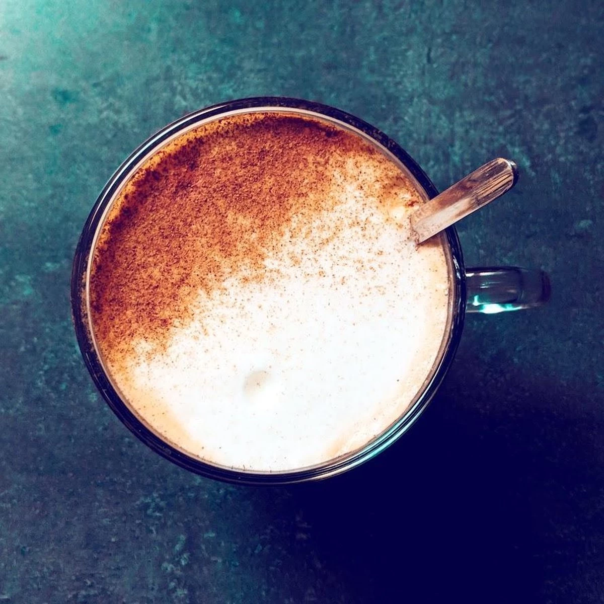 CHALO Chini Masala Chai Latte - Indische Vegan Chai - Zwarte Assam Thee - 25 Porties/ 300GR - Met Minder Suiker 6 CHALO Chini Masala Chai Latte - Indische Vegan Chai - Zwarte Assam Thee - 25 Porties/ 300GR - Met Minder Suiker - Afbeelding 4