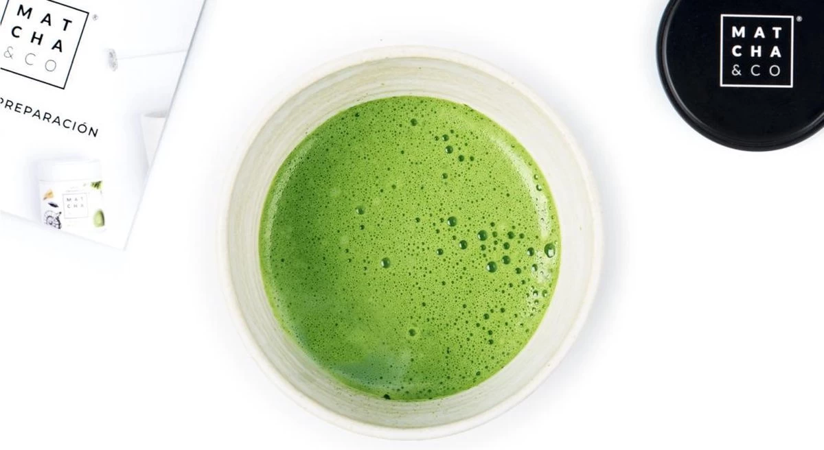 Matcha & Co - Ceremoniële Matcha PREMIUM Thee Uit Japan - Matcha Poeder - Matcha Thee - 100% Organisch Gecertificeerd - 80 Gram 4 Matcha & Co - Ceremoniële Matcha PREMIUM Thee Uit Japan - Matcha Poeder - Matcha Thee - 100% Organisch Gecertificeerd - 80 Gram - Afbeelding 2