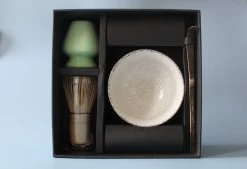 Premium Matcha Set - 5 Delige Matcha Cadeauset - Bamboo Klopper - Met Instructies - 100 Gram Matcha -Eten En Drinken 1200x821