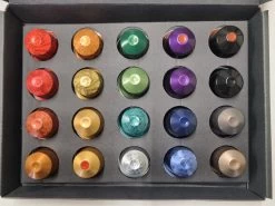 Koffie Proeverij Pakket Met 20 Stuks Verschillende Smaken En Mystery Card 'Enjoy The Sweet Moment' Met Persoonlijke (video) Boodschap | Verjaardag | Sinterklaas | Kerstpakket | Vaderdag | Moederdag | Jubileum | Valentijnsdag -Eten En Drinken 1200x899 7