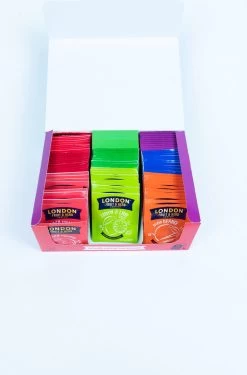 London Fruit & Herb Thee Assortiment – 80 Zakjes Thee, 10 Builtjes Met 8 Verschillende Smaken – Ideaal Cadeau Voor De Thee Liefhebber -Eten En Drinken 791x1200