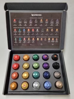 Koffie Proeverij Pakket Met 20 Stuks Verschillende Smaken En Mystery Card 'Enjoy The Sweet Moment' Met Persoonlijke (video) Boodschap | Verjaardag | Sinterklaas | Kerstpakket | Vaderdag | Moederdag | Jubileum | Valentijnsdag -Eten En Drinken 899x1200 12